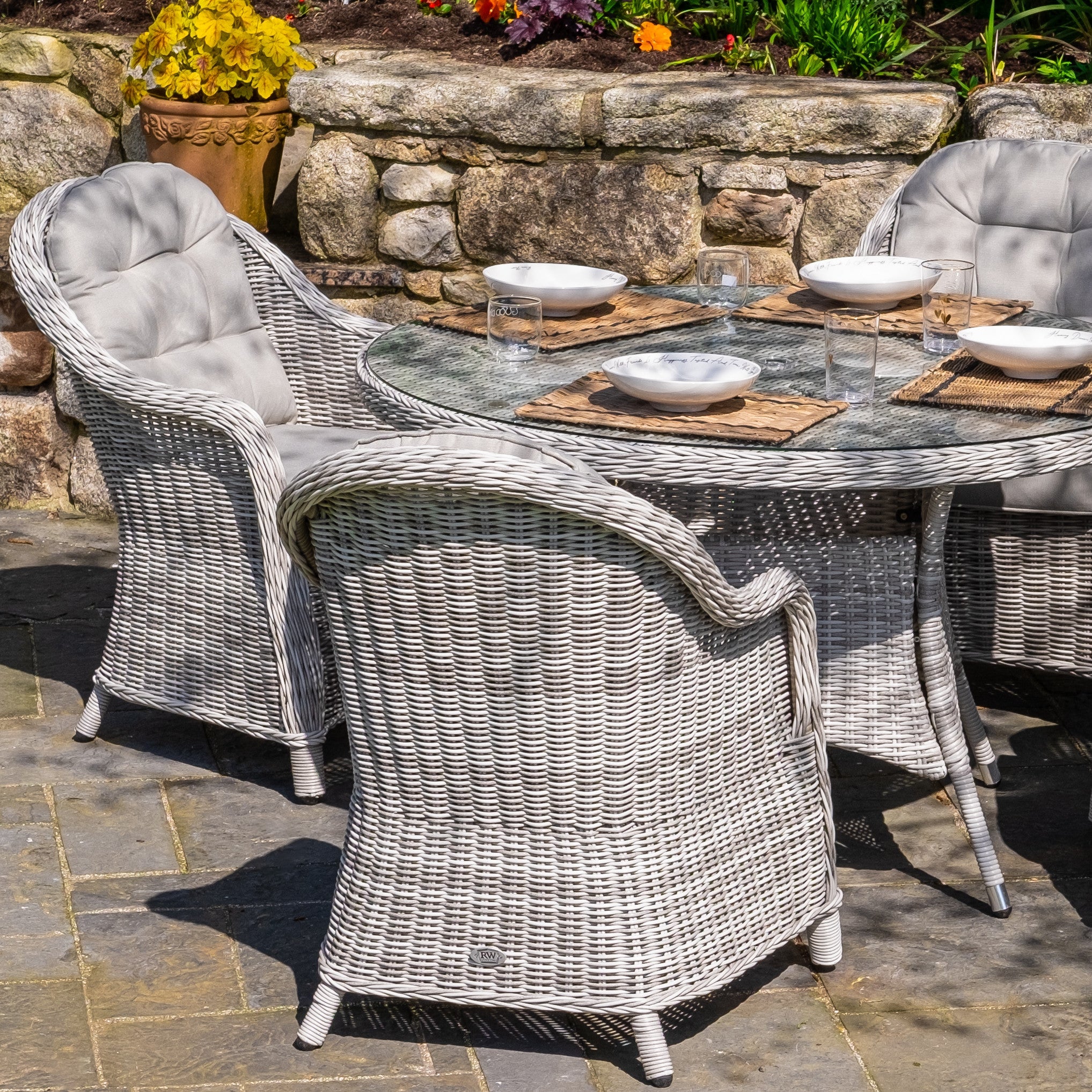 Sepino - 4 Seater Round Set (Light Grey) - Image 4
